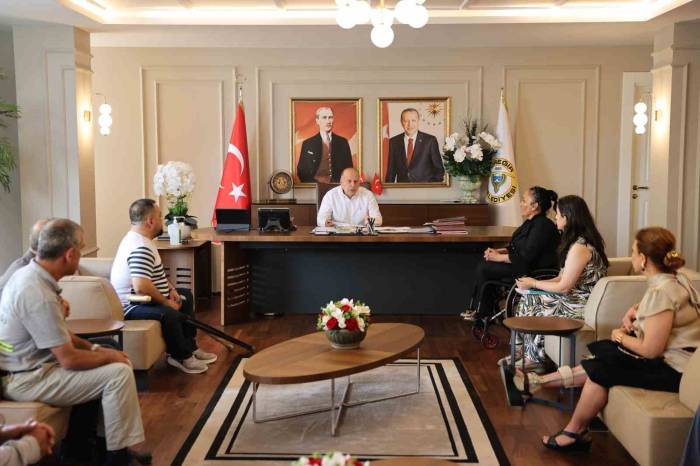 Başkan Demirçalı Engelli Personelleri Makamında Ağırladı