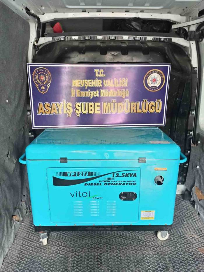 Hırsız Önce Kameraya, Sonra Polise Yakalandı