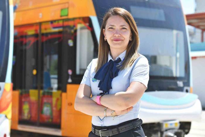 İzmir’in Kadın Vatmanları Çocuklarının Kahramanı