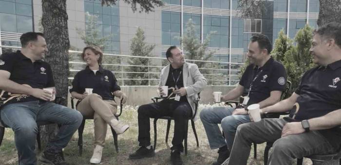 Bakanı Kacır, Engelleri Aşan İlk Türk Uzay Mühendisini Tebrik Etti