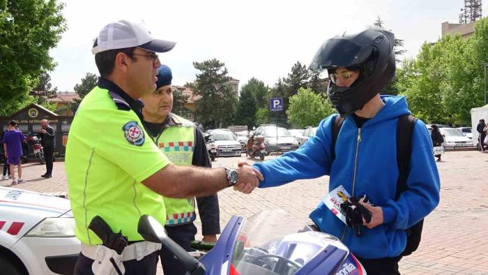 Tavşanlı’da Trafik Kuralları Hakkında Bilgilendirmede Bulunuldu