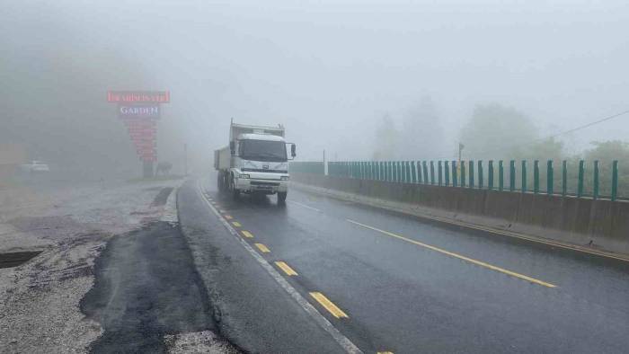 Bolu Dağı’nda Sis Ve Yağış Etkili Oluyor