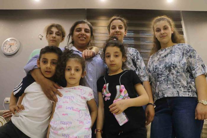 Vefakar Kadın, Depremle Birlikte 5 Kız Annesi Oldu