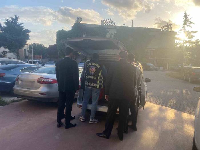 Küçükçekmece’de Düğün Konvoyunda E5 Karayolunu Kapatan Sürücülere Ceza Yağdı