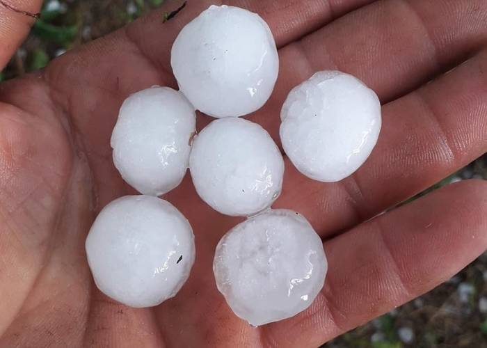 Mersin’de Yağmur Ve Dolu Bahçelerde Zarara Yol Açtı