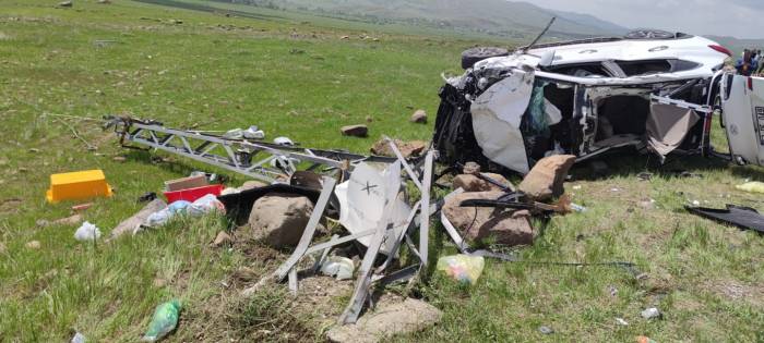 Varto Yolunda Feci Kaza: 1 Ölü, 4 Yaralı