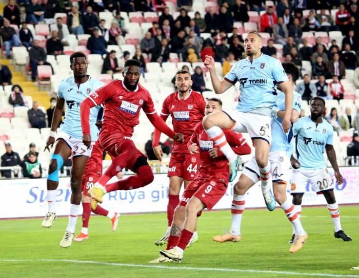 Trendyol Süper Lig: Sivasspor: 0 - Rams Başakşehir: 1 (Maç Sonucu)