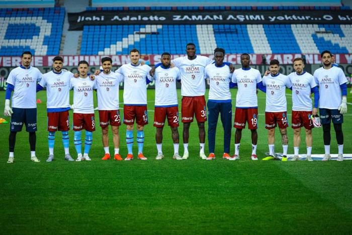 Trendyol Süper Lig: Trabzonspor: 2 - İstanbulspor: 0 (İlk Yarı)