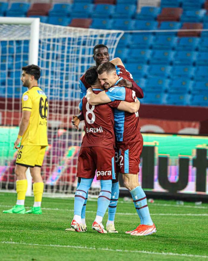 Trendyol Süper Lig: Trabzonspor: 3 - İstanbulspor: 0 (Maç Sonucu)