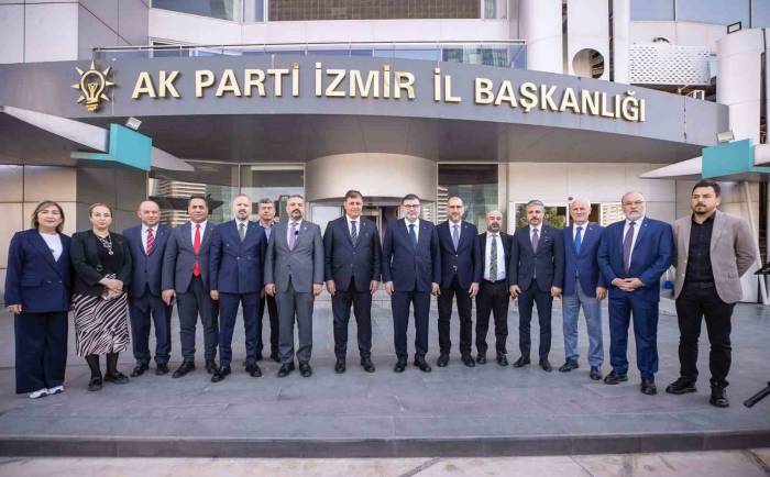 Başkan Tugay Ak Parti İl Başkanlığı Ziyaretinde İş Birliği Mesajı Verdi