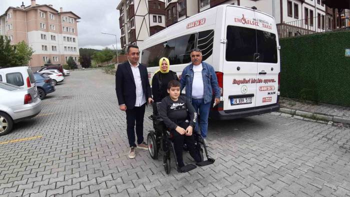 13 Yaşındaki Spina Bifida Hastası Çocuğun, Akülü Araç Sevinci Yürekleri Isıttı