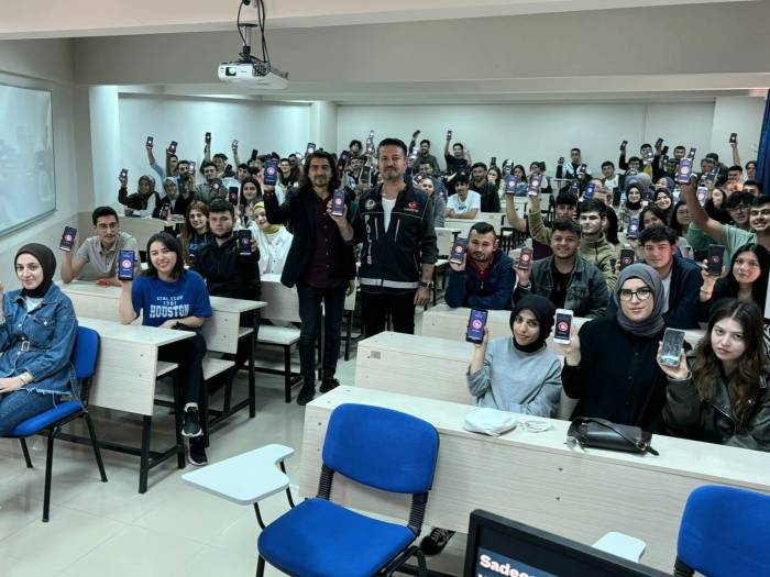 Bursa Polisi "En İyi Narkotik Polisi Anne" Bilgilendirmesi Yaptı