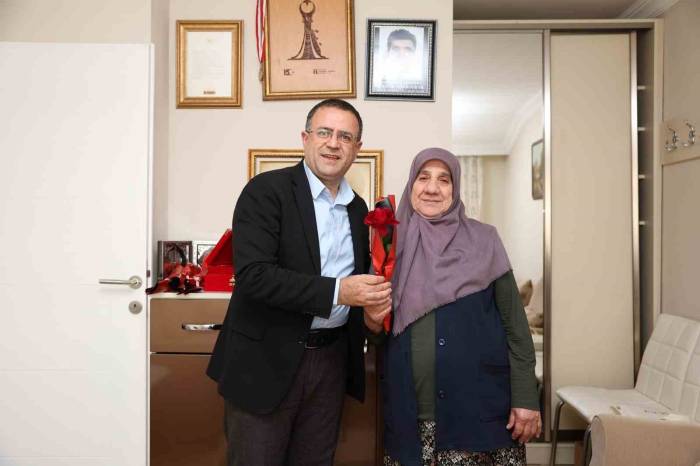 Şehit Annelerine Anlamlı Ziyaret