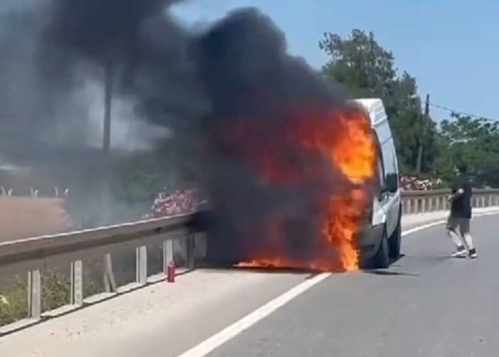 Didim’de Alev Alan Araç Küle Döndü