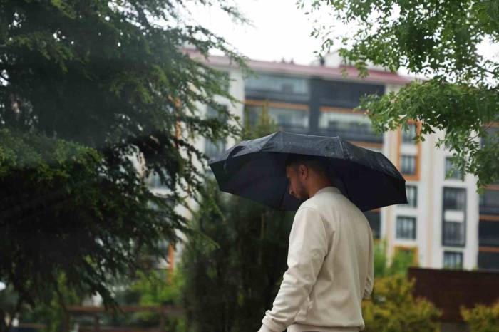 Elazığ’da Sağanak Yağış Etkili Oldu