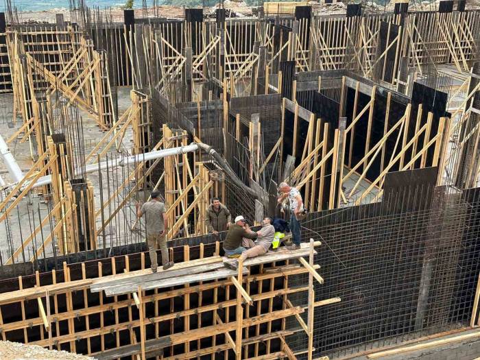 İnşaatta Düşen İşçiyi Afad Ekipleri Kurtardı