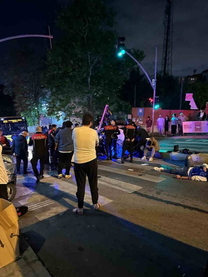 İstanbul’da “Yetersiz Ehliyet” Kovalamacası Kazayla Bitti: 2’si Polis 3 Yaralı