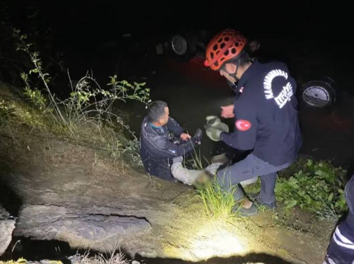 Otomobil Baraj Gölüne Düştü: 1 Ölü, 1 Yaralı