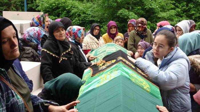 Anneler Gününün İlk Saatlerinde Feci Kazada Can Vermiştiler: Yan Yana Toprağa Verildiler