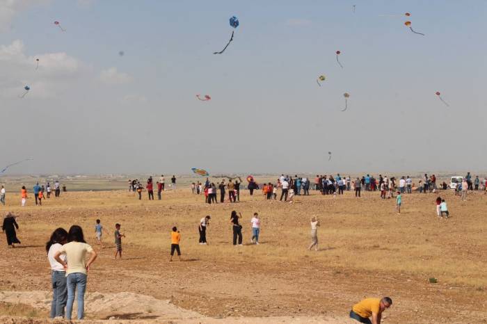 Suriye Sınırını Rengarenk Uçurtmalar Süsledi