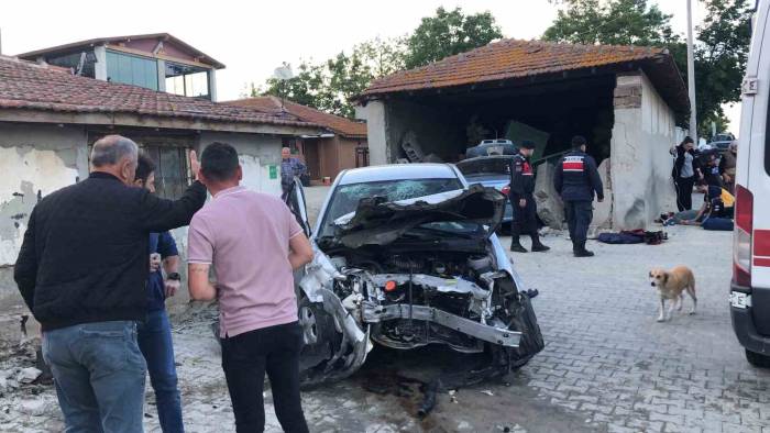 Jandarma Araçlarına Çarpıp Kaçan Alkollü Sürücü Dehşet Saçtı: 4 Yaralı