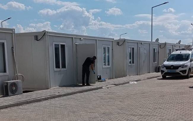 Depremzedenin Kaldığı Konteyner Soyuldu