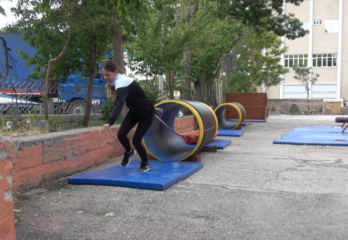 Üniversiteli İtfaiye Adaylarının Düşe Kalka Komando Eğitimi