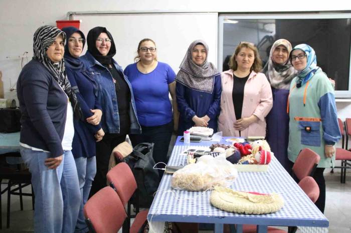 Gediz’de El Sanatları Kursu 9 Yıldır Devam Ediyor