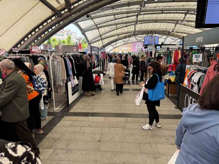 Güngören Belediyesi Tarafından Düzenlenen Giyim Festivaline Büyük İlgi