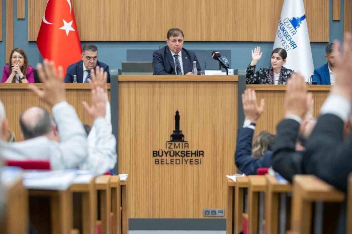 Tugay: “Otoparkı Boşaltmak Ve En Kısa Zamanda Yıkmak Zorundayız”