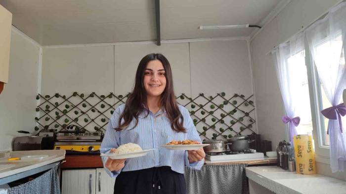 Depremzede İlayda Kahramanmaraş Yemeklerini Dünyaya Tanıtmak İstiyor