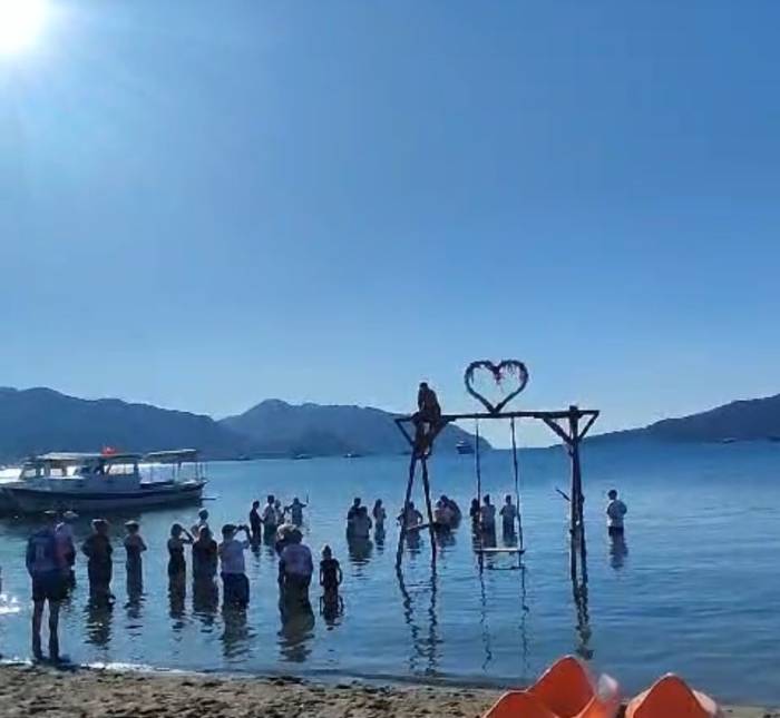 Denize Dökülen Küller “Sağlık” Tartışmasına Sebep Oldu