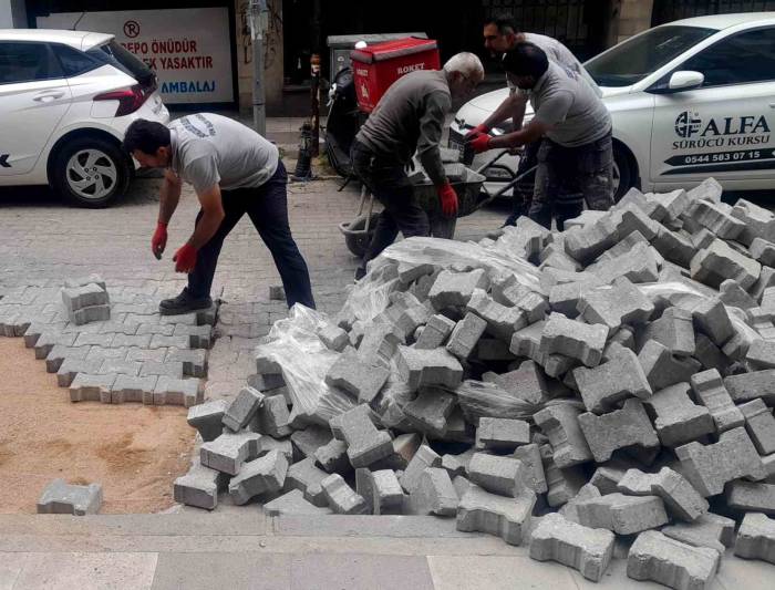 Şehzadeler Belediyesi Yol Düzenleme Çalışmalarını Hızlandırıyor