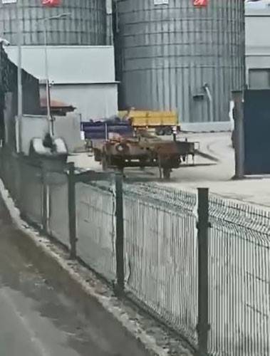 Kaçan Vagon Liman Kapılarını Patlattı: O Anlar Kamerada