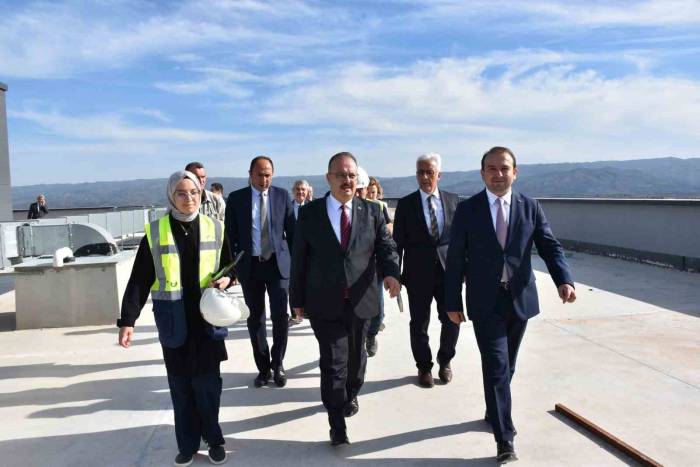 Vali Canbolat, Aydın Şehir Hastanesi’nde İncelemelerde Bulundu