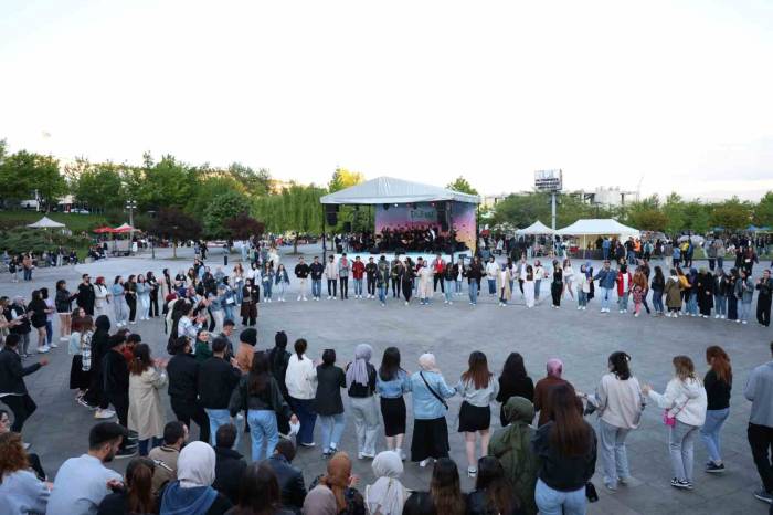 Unutulmaz Eserleri Yorumladılar