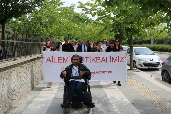 Elazığ’da ’aile Haftası’ Farkındalık Yürüyüşü