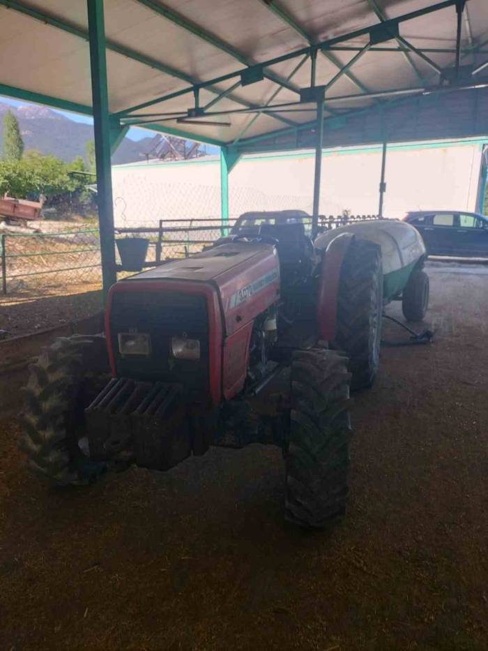 Honaz’da Çalınan Traktörü Jandarma 3 Saatte Buldu