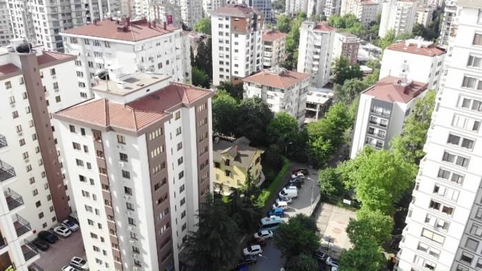 Kadıköy’de Dikey Yapılaşmaya Meydan Okudu, Köşkünü Satmadı