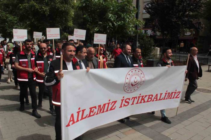 Siirt’te ’ailemiz İstikbalimiz’ Temalı Kortej Yürüyüşü Gerçekleşti