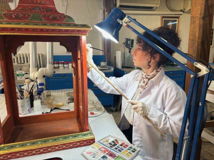 Topkapı Sarayı’nın 300 Yıllık İki Büyük Saati Restore Ediliyor