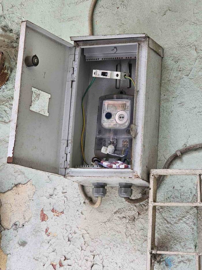 Elektrik Panosunda Kırmızı Reçeteli Uyuşturucu Hap Çıktı