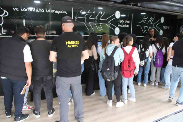 Narko Tır, Öğrencilerin Akınına Uğradı