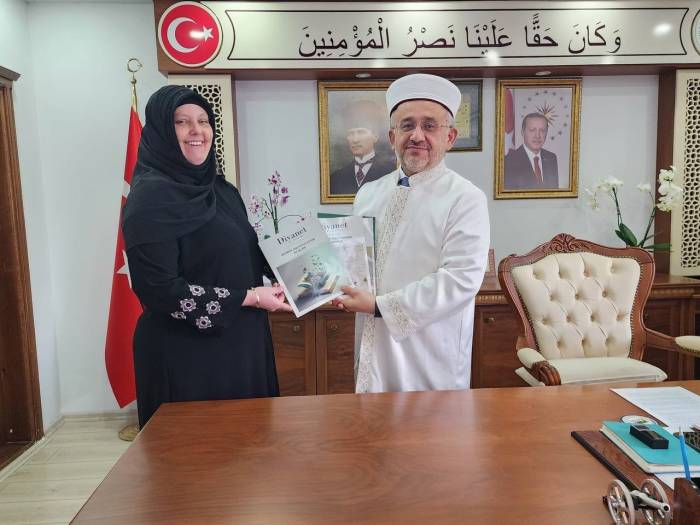 Amerikalı Kadın Bayburt’ta Müslüman Olup Kübra İsmini Aldı