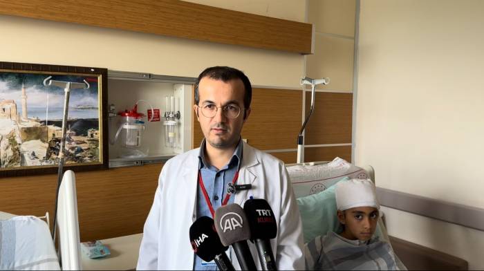 Doktorların Dikkati Beyin Kanaması Geçiren Zeyneb’i Hayata Bağladı