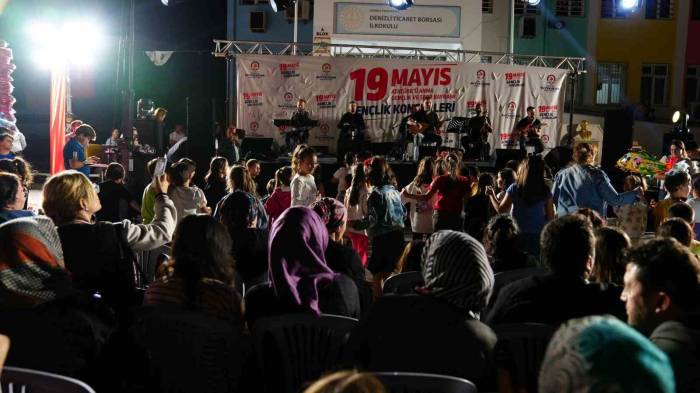 19 Mayıs Coşkusu Gençlik Konserleri İle Başladı