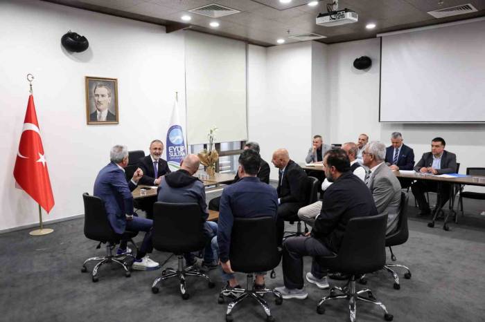 Eyüpsultan Belediye Başkanı Özmen Halk Gününde Vatandaşlarla Buluşuyor