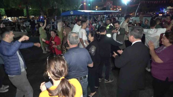 Engelli Gençlere Temsili Askerlik Öncesi Kına Gecesi