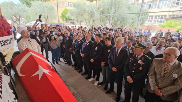 Kalp Krizi Geçirerek Hayatını Kaybeden Polis Memuru Son Yolculuğuna Uğurlandı