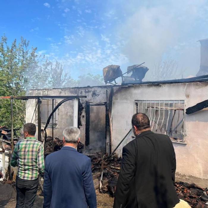 Alevlere Teslim Olan Ev Kullanılmaz Hale Geldi